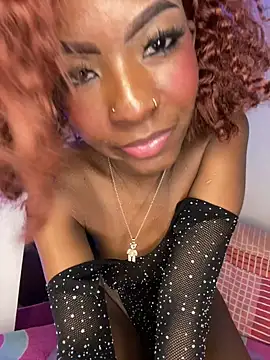 Snapshot of Petite_yisell chatting on 03.11.25 Petite yisell online show from 03.11.25