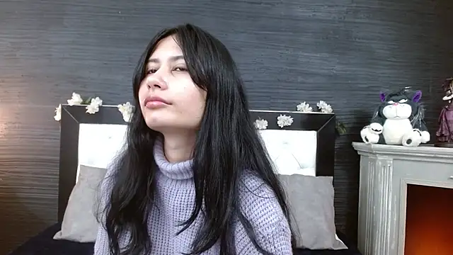 Snapshot of NayeCloud chatting on 02.15.25 NayeCloud online show from 02.15.25