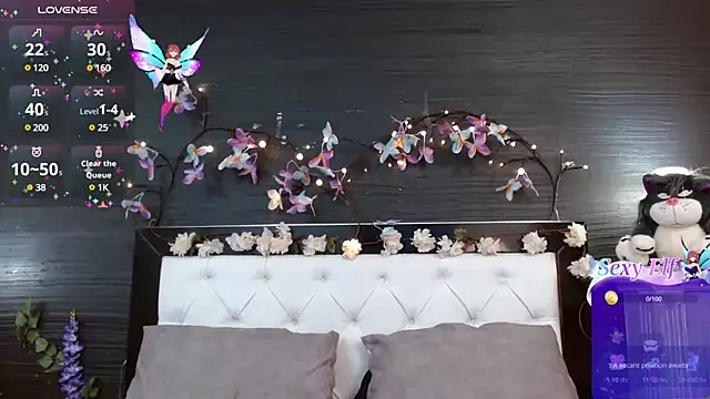 Snapshot of NayeCloud chatting on 03.11.25 NayeCloud online show from 03.11.25