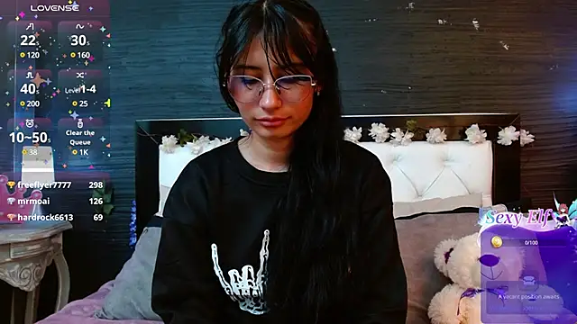 Snapshot of NayeCloud chatting on 03.13.25 NayeCloud online show from 03.13.25