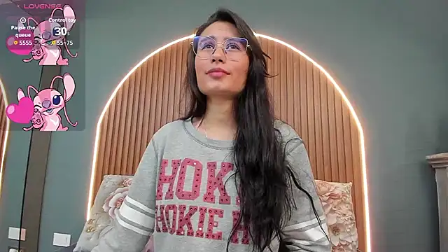 Snapshot of NayeCloud chatting on 09.09.25 NayeCloud online show from 09.09.25