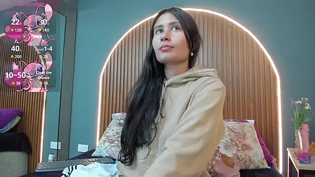 Snapshot of NayeCloud chatting on 09.12.25 NayeCloud online show from 09.12.25