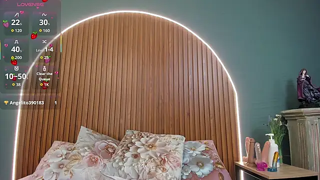 Snapshot of NayeCloud chatting on 10.16.25 NayeCloud online show from 10.16.25