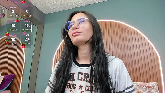 Snapshot of NayeCloud chatting on 10.19.25 NayeCloud online show from 10.19.25