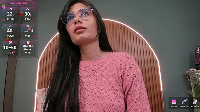 Snapshot of NayeCloud chatting on 11.08.25 NayeCloud online show from 11.08.25