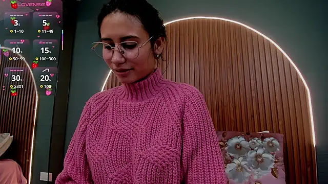 Snapshot of NayeCloud chatting on 11.19.25 NayeCloud online show from 11.19.25