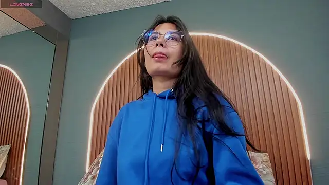 Snapshot of NayeCloud chatting on 11.20.25 NayeCloud online show from 11.20.25