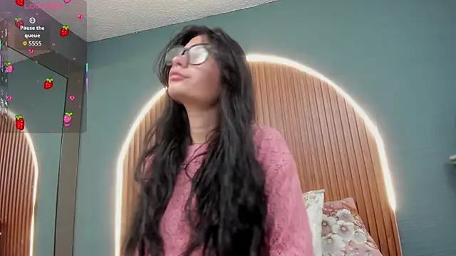 Snapshot of NayeCloud chatting on 11.27.25 NayeCloud online show from 11.27.25