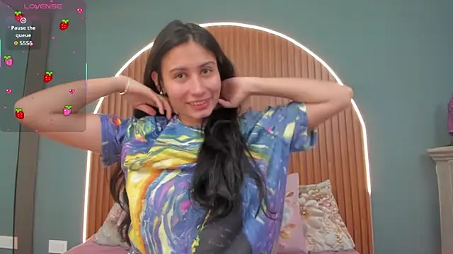 Snapshot of NayeCloud chatting on 12.02.25 NayeCloud online show from 12.02.25