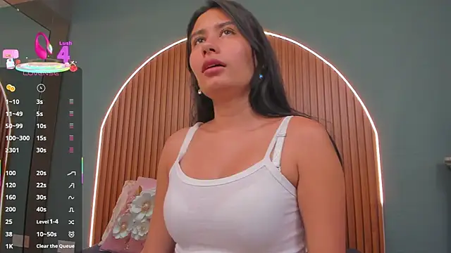 Snapshot of NayeCloud chatting on 12.16.25 NayeCloud online show from 12.16.25