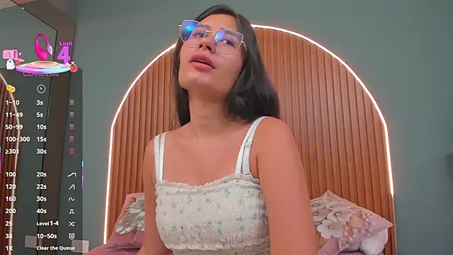 Snapshot of NayeCloud chatting on 12.18.25 NayeCloud online show from 12.18.25