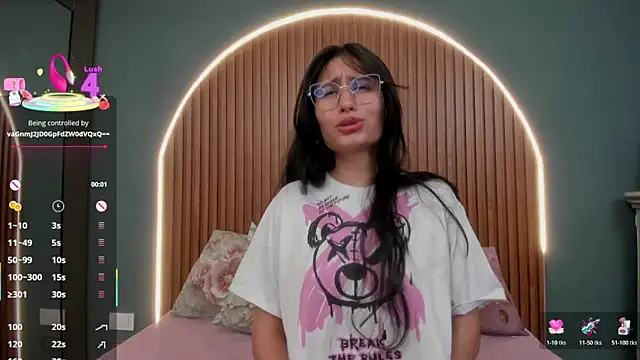 Snapshot of NayeCloud chatting on 12.23.25 NayeCloud online show from 12.23.25