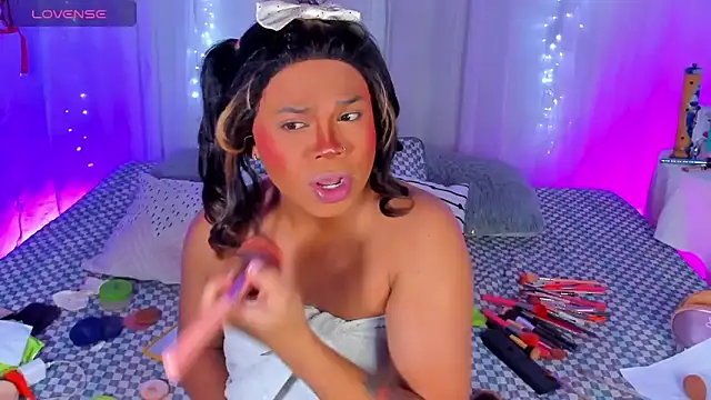 Snapshot of CuteRomi chatting on 12.29.24 CuteRomi online show from 12.29.24