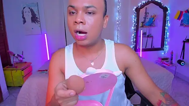 Snapshot of CuteRomi chatting on 10.22.25 CuteRomi online show from 10.22.25