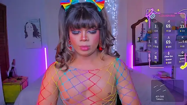 Snapshot of CuteRomi chatting on 11.19.25 CuteRomi online show from 11.19.25