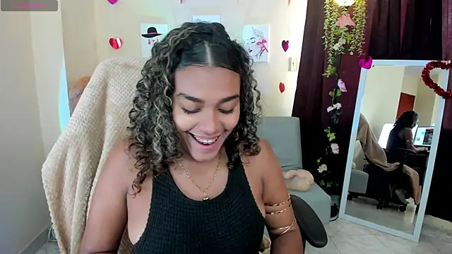 Snapshot of aleja_montiel__ chatting on 03.10.25 aleja montiel online show from 03.10.25