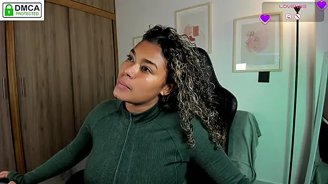 Snapshot of aleja_montiel__ chatting on 11.12.25 aleja montiel online show from 11.12.25