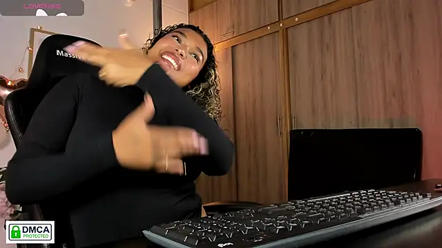 Snapshot of aleja_montiel__ chatting on 02.17.26 aleja montiel online show from 02.17.26