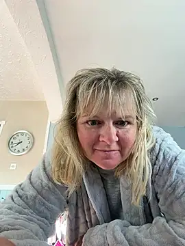 chloefeel online show from 06.10.26