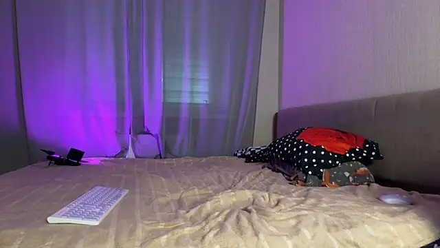 weshycouple online show from 11.10.25