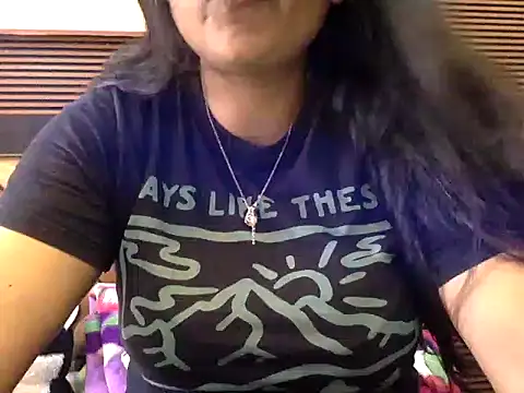 HaaniKaur online show from 10.13.25