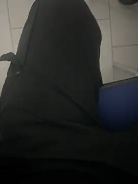 Snapshot of Lucom23 chatting on 11.18.25 Lucom23 online show from 11.18.25