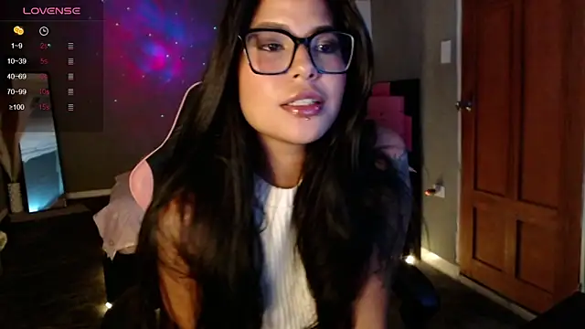 Snapshot of alexa_kei chatting on 10.23.25 alexa kei online show from 10.23.25