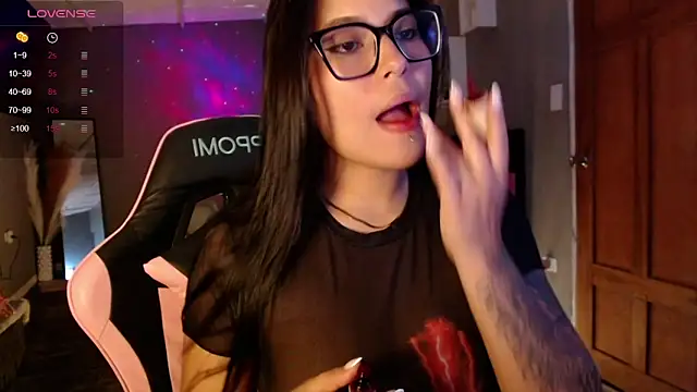 Snapshot of alexa_kei chatting on 11.06.25 alexa kei online show from 11.06.25