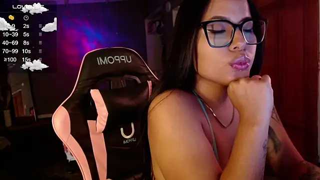 Snapshot of alexa_kei chatting on 12.17.25 alexa kei online show from 12.17.25