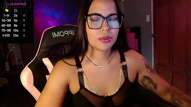 Snapshot of alexa_kei chatting on 12.19.25 alexa kei online show from 12.19.25