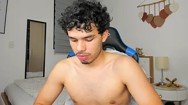 mateoleonee online show from 01.02.25