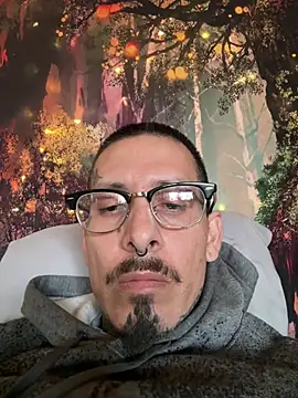 Snapshot of NutP619 chatting on 04.14.26 NutP619 online show from 04.14.26