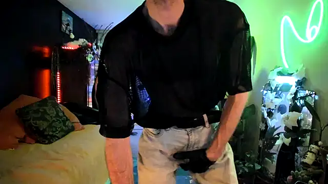 Snapshot of leatherz69 chatting on 12.19.24 leatherz69 online show from 12.19.24