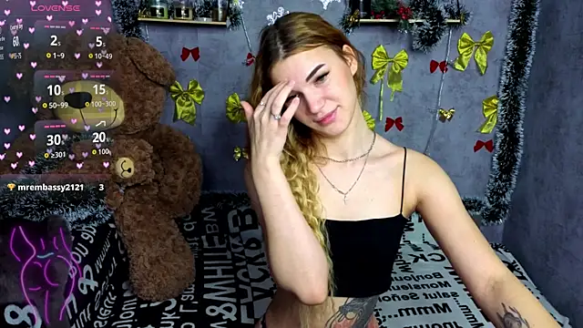 Hellen Moore online show from 12.17.25