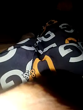 Snapshot of negosaliente chatting on 11.21.25 negosaliente online show from 11.21.25