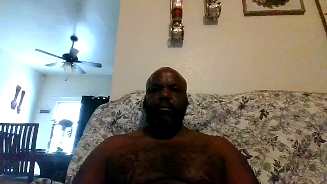 Snapshot of Willie8762 chatting on 04.28.26 Willie8762 online show from 04.28.26