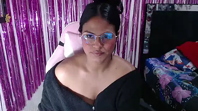 SweetAlmaa online show from 04.23.26
