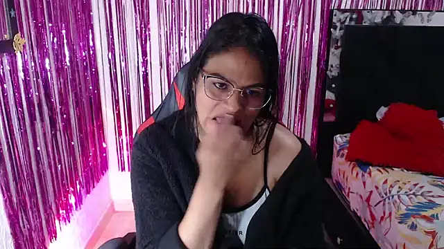 Snapshot of SweetAlmaa chatting on 06.27.26 SweetAlmaa online show from 06.27.26