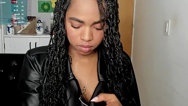 Snapshot of Marce_22 chatting on 12.25.24 Marce 22 online show from 12.25.24