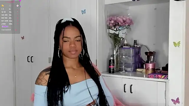 Snapshot of Marce_22 chatting on 02.01.25 Marce 22 online show from 02.01.25