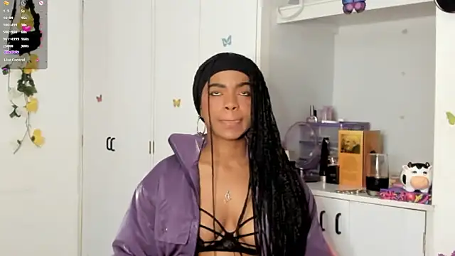 Snapshot of Marce_22 chatting on 02.10.25 Marce 22 online show from 02.10.25