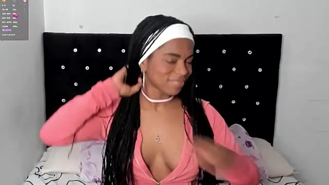 Snapshot of Marce_22 chatting on 02.13.25 Marce 22 online show from 02.13.25