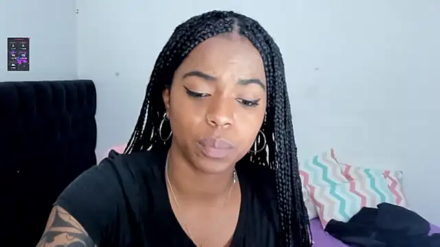 Snapshot of Marce_22 chatting on 02.25.25 Marce 22 online show from 02.25.25