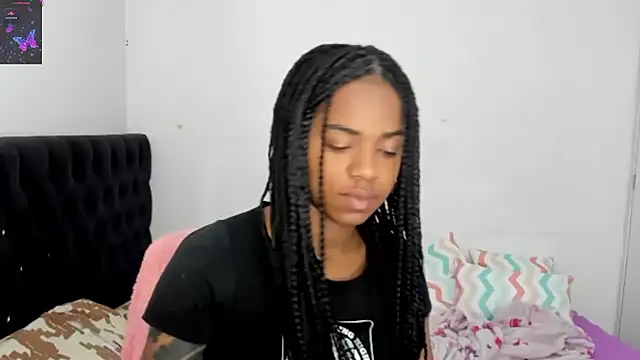 Snapshot of Marce_22 chatting on 02.25.25 Marce 22 online show from 02.25.25