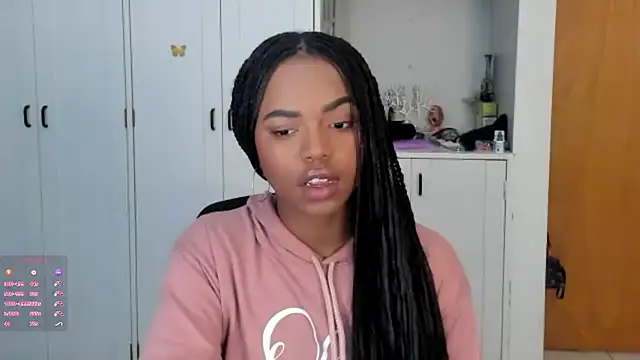 Snapshot of Marce_22 chatting on 09.15.25 Marce 22 online show from 09.15.25