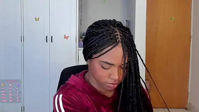 Snapshot of Marce_22 chatting on 09.18.25 Marce 22 online show from 09.18.25