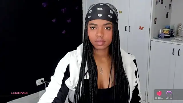 Snapshot of Marce_22 chatting on 10.05.25 Marce 22 online show from 10.05.25