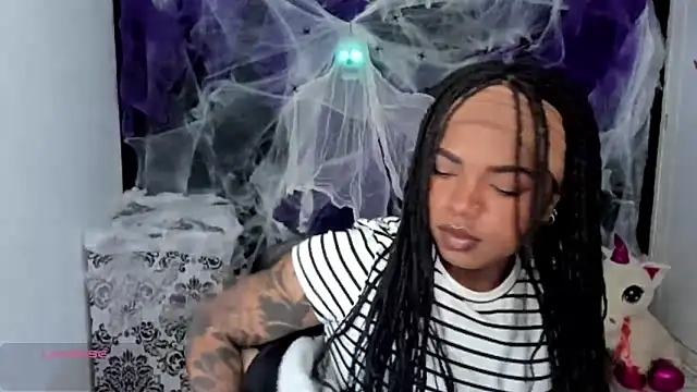 Snapshot of Marce_22 chatting on 10.08.25 Marce 22 online show from 10.08.25