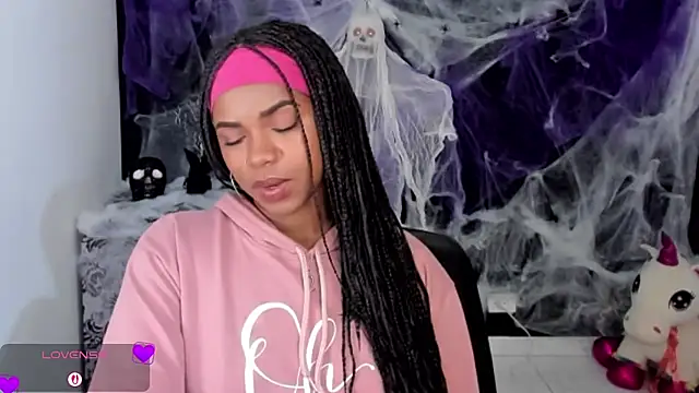 Snapshot of Marce_22 chatting on 10.09.25 Marce 22 online show from 10.09.25