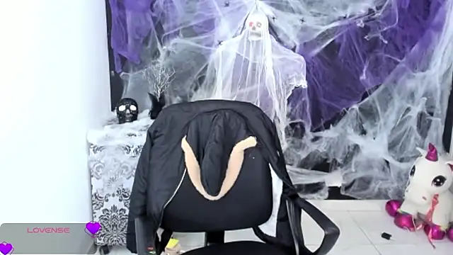 Snapshot of Marce_22 chatting on 10.10.25 Marce 22 online show from 10.10.25